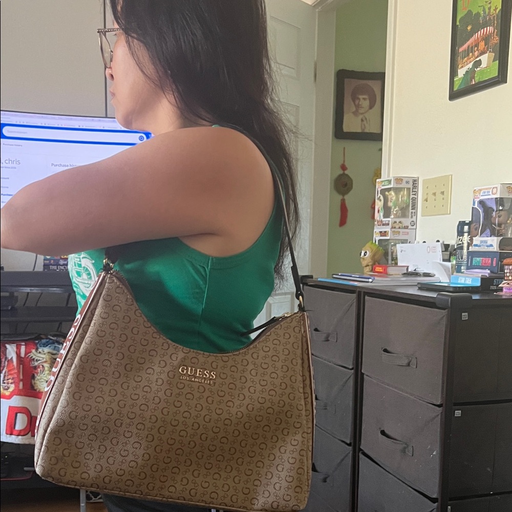 #1439**GUESS Tan Shoulder Bag with Pouch - Picture 11 of 13